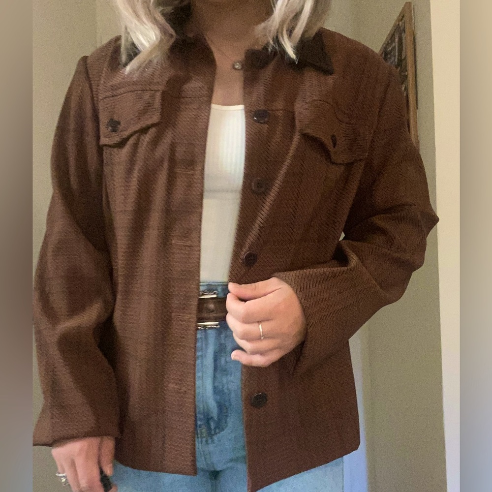 Brown patterned lightweight fitted button-up jacket, size Meduim